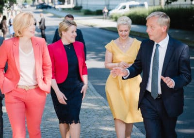 kurze Stadtführung durch Neustrelitz mit Frau Dr. Franziska Giffey, Julia Klöckner, Manuela Schwesig, Staatssekretär im Bundesministerium des Innern, für Bau und Heimat, Dr. Markus Kerber