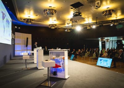 Podium beim Kongress im Hyatt Hotel Berlin